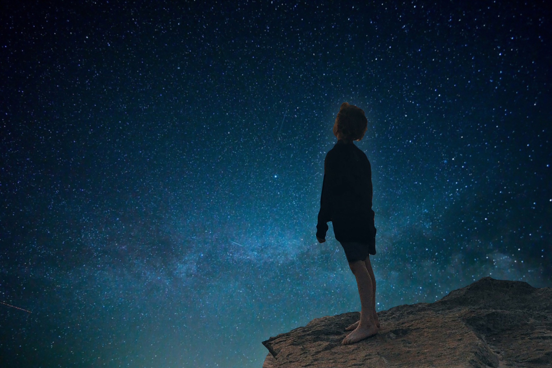 努力できない自分をクズだと落ち込んで星空を眺めている少年の画像
